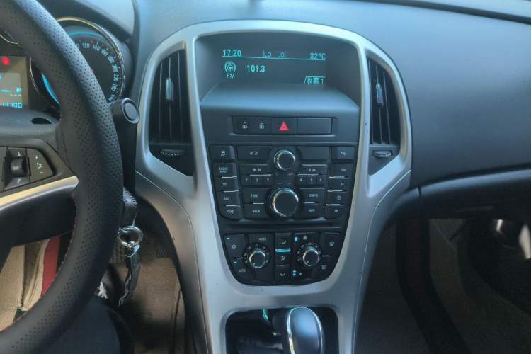 Used Buick GT 2013 GT 1.6T Automatic Fashion Sport Edition Audio And AC Panel