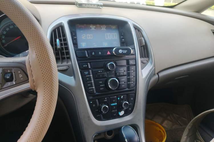 Used Buick GT 2013 GT 1.6L Automatic Fashion Edition Audio And AC Panel