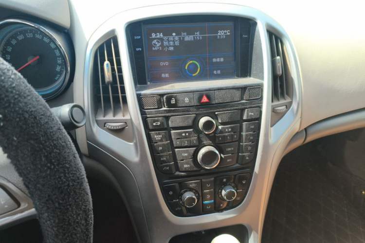 Used Buick GT 2013 GT 1.6L Automatic Fashion Edition Audio And AC Panel