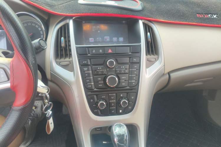 Used Buick GT 2013 GT 1.6L Automatic Fashion Edition Audio And AC Panel