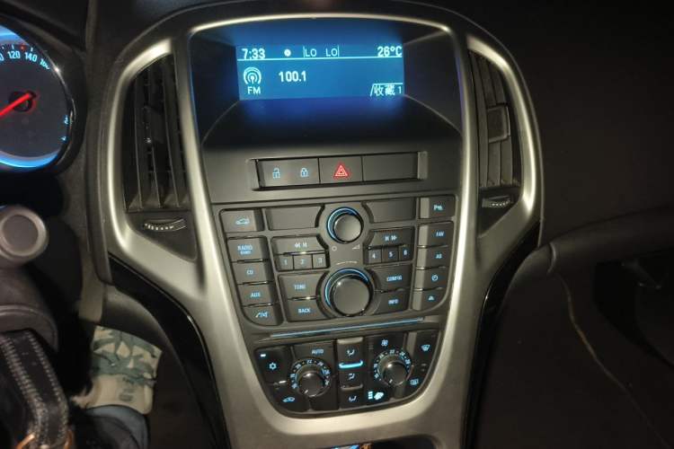 Used Buick GT 2013 GT 1.8L Automatic Fashion Edition Audio And AC Panel