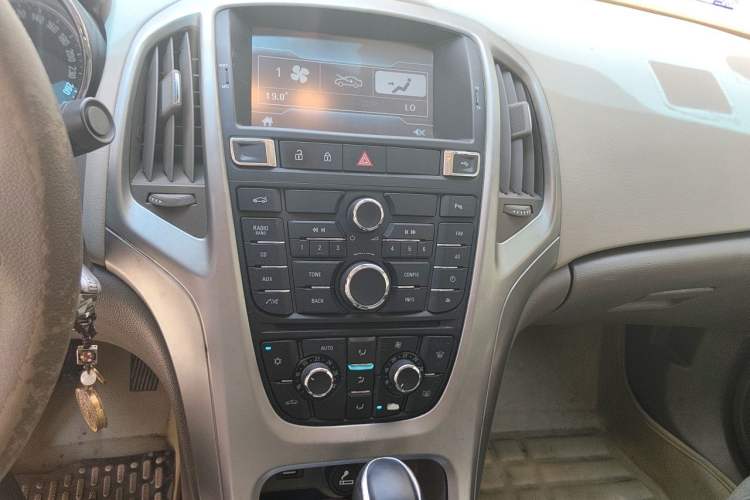 Used Buick GT 2013 GT 1.6L Automatic Fashion Edition Audio And AC Panel