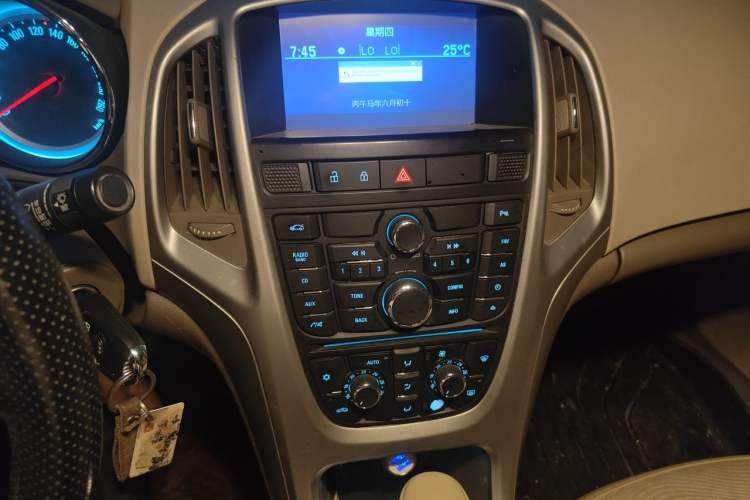 Used Buick GT 2013 GT 1.6L Automatic Fashion Edition Audio And AC Panel