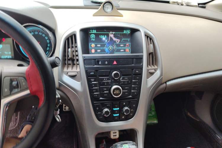 Used Buick GT 2013 GT 1.6L Automatic Comfort Edition Audio And AC Panel
