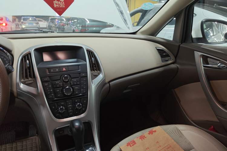 Used Buick GT 2013 GT 1.6L Automatic Fashion Edition Audio And AC Panel