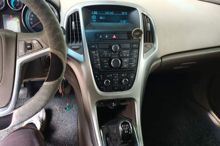 Used Buick GT 2013 GT 1.6L Manual Entry-Level Model Audio And AC Panel