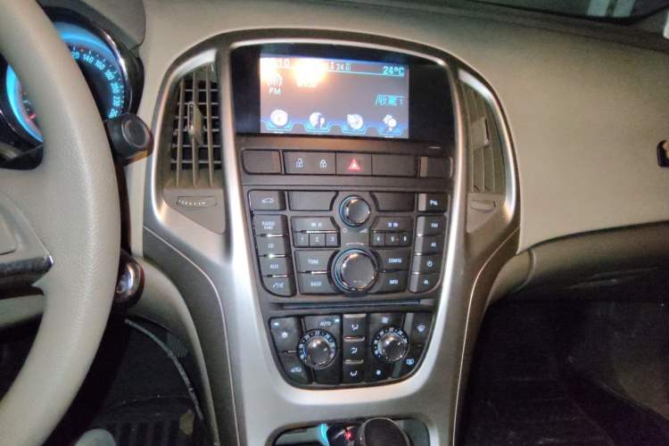 Used Buick GT 2013 GT 1.6L Automatic Fashion Edition Audio And AC Panel