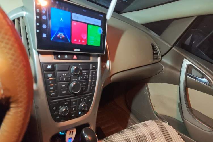 Used Buick GT 2013 GT 1.6L Automatic Fashion Edition Audio And AC Panel