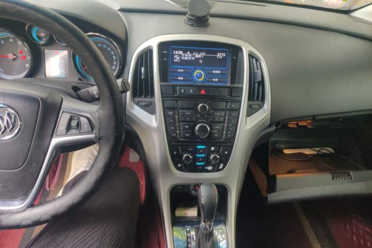 Used Buick GT 2013 XT 1.6L Automatic Fashion Edition Audio And AC Panel