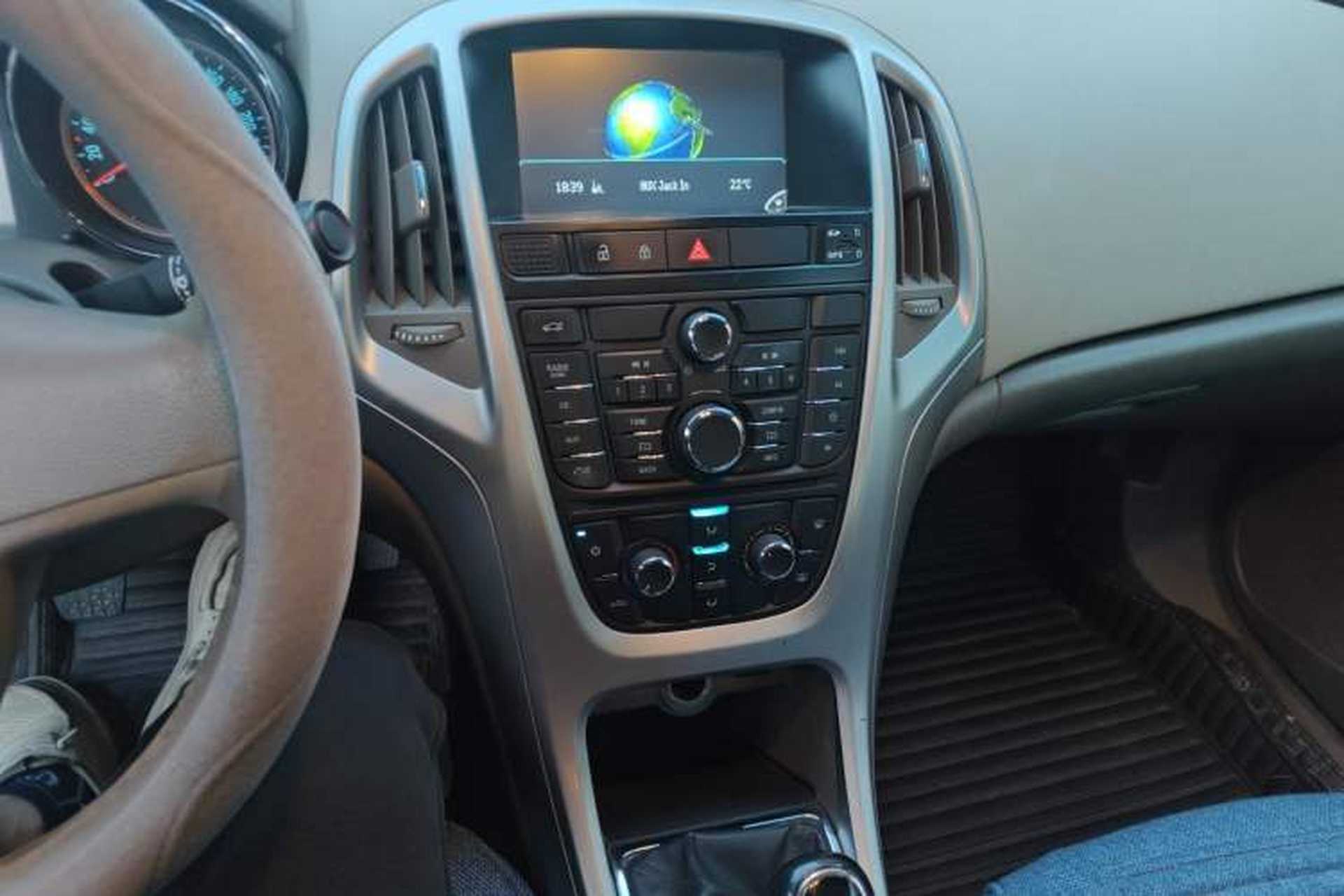 Used Buick GT 2013 GT 1.6L Manual Comfort Edition Audio And AC Panel