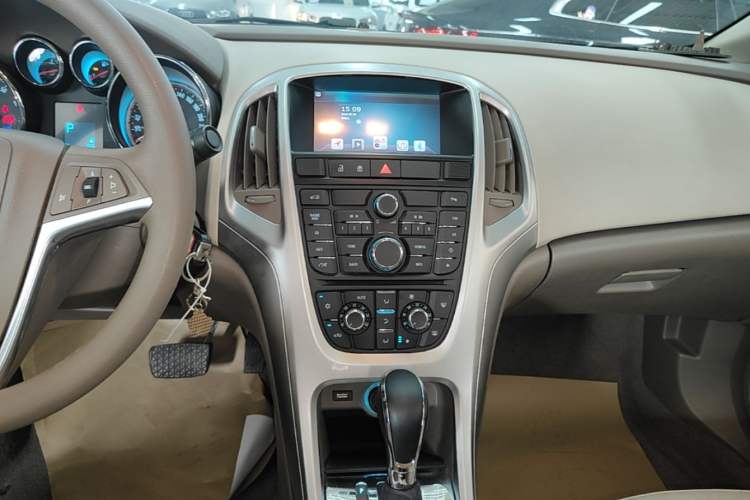 Used Buick GT 2013 GT 1.6L Automatic Fashion Edition Audio And AC Panel