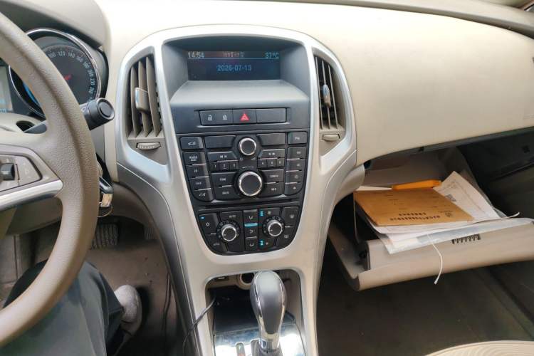 Used Buick GT 2013 GT 1.6L Automatic Fashion Edition Audio And AC Panel