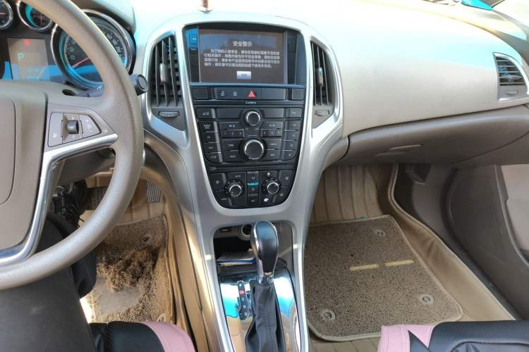 Used Buick GT 2013 GT 1.6L Automatic Fashion Edition Audio And AC Panel