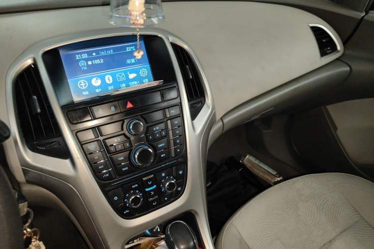 Used Buick GT 2013 XT 1.6L Automatic Fashion Edition Audio And AC Panel