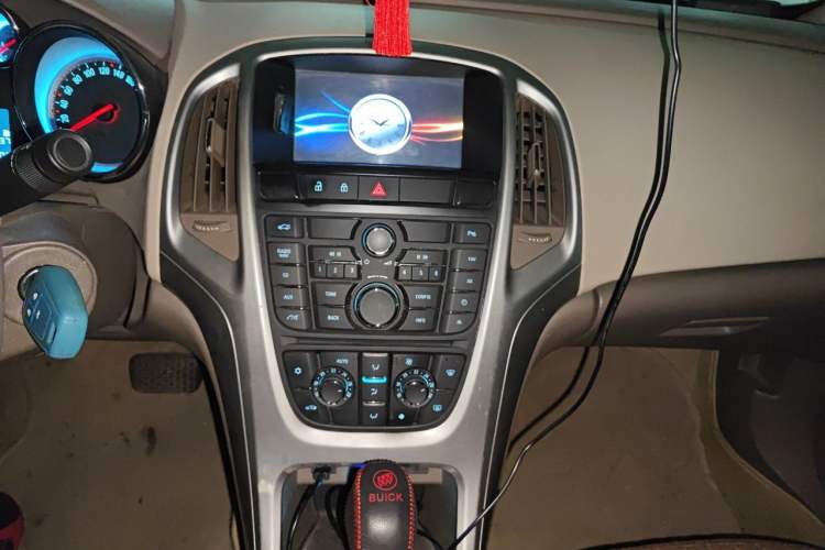 Used Buick GT 2013 GT 1.6L Automatic Fashion Edition Audio And AC Panel