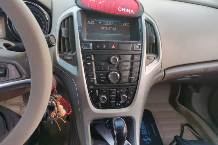 Used Buick GT 2013 GT 1.6L Automatic Fashion Edition Audio And AC Panel