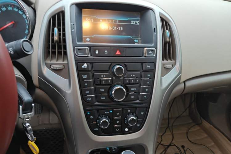 Used Buick GT 2013 GT 1.6L Automatic Fashion Edition Audio And AC Panel