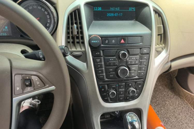 Used Buick GT 2013 GT 1.6L Automatic Fashion Edition Audio And AC Panel