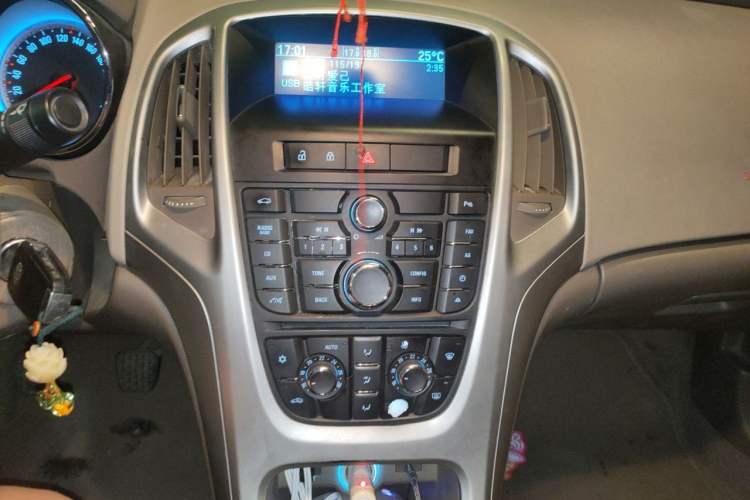 Used Buick GT 2013 GT 1.6L Manual Entry-Level Model Audio And AC Panel