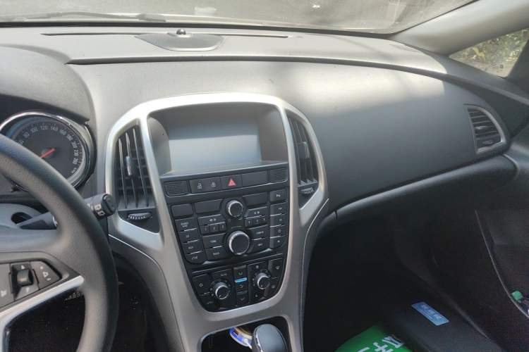 Used Buick GT 2013 XT 1.6L Automatic Fashion Edition Audio And AC Panel