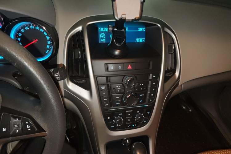 Used Buick GT 2013 XT 1.6L Automatic Fashion Edition Audio And AC Panel