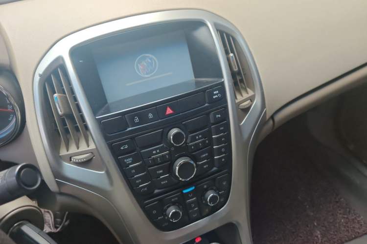 Used Buick GT 2013 GT 1.6L Automatic Fashion Edition Audio And AC Panel