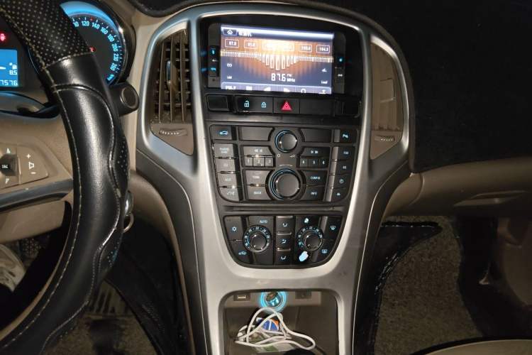 Used Buick GT 2013 GT 1.6L Manual Entry-Level Model Audio And AC Panel