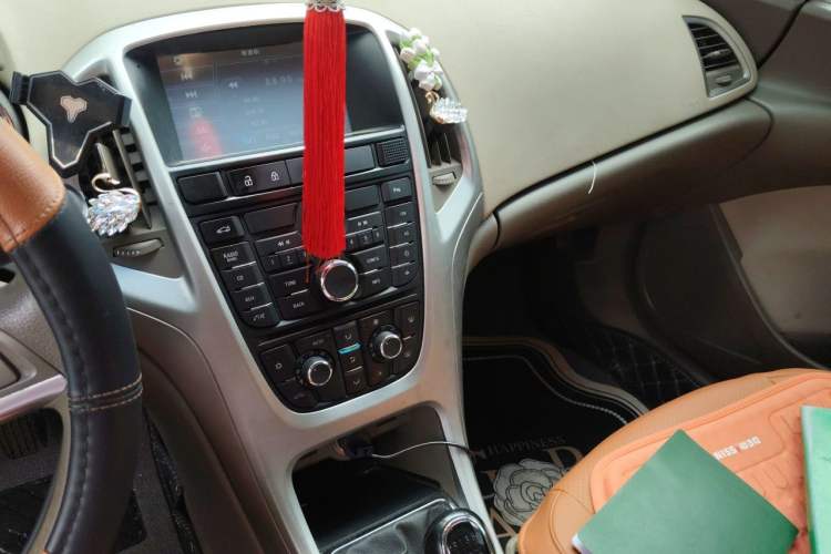 Used Buick GT 2013 GT 1.6L Manual Entry-Level Model Audio And AC Panel