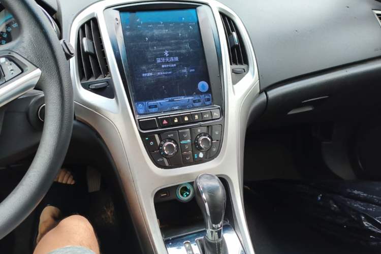 Used Buick GT 2013 XT 1.6L Automatic Fashion Edition Audio And AC Panel