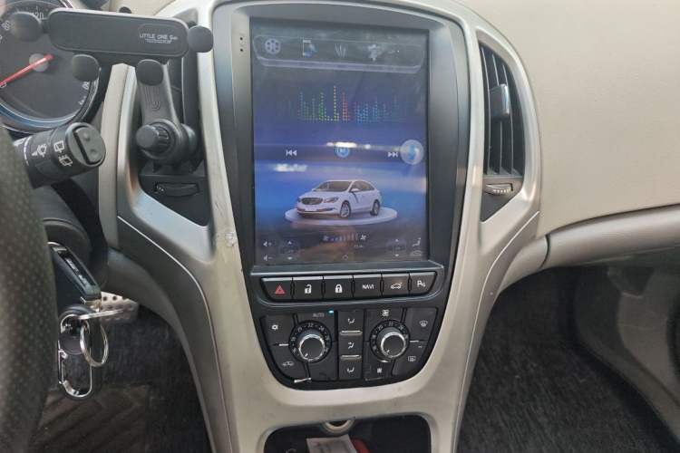Used Buick GT 2013 XT 1.6L Automatic Fashion Edition Audio And AC Panel