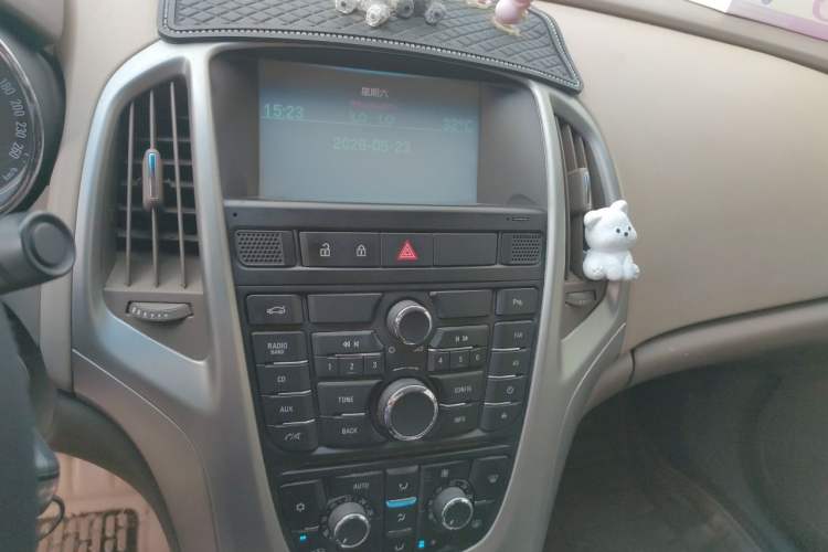 Used Buick GT 2013 GT 1.6L Automatic Fashion Edition Audio And AC Panel