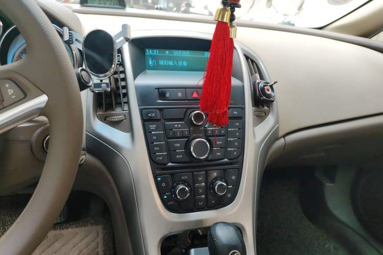 Used Buick GT 2013 GT 1.6L Automatic Fashion Edition Audio And AC Panel