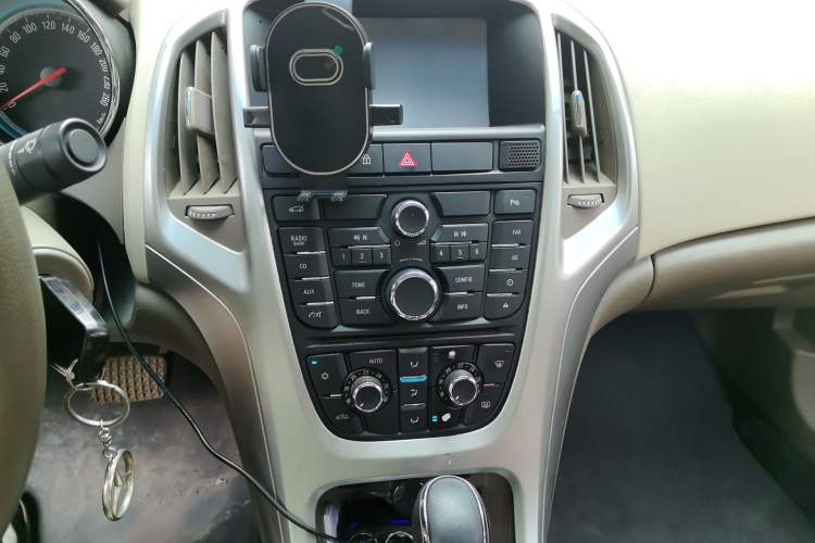 Used Buick GT 2013 GT 1.6L Automatic Fashion Edition Audio And AC Panel