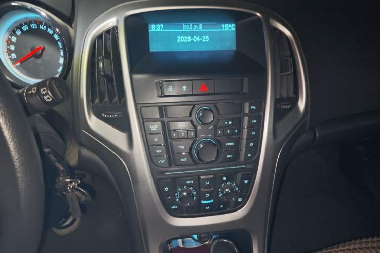 Used Buick GT 2013 XT 1.6L Automatic Fashion Edition Audio And AC Panel
