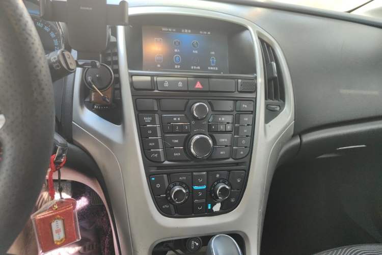 Used Buick GT 2013 XT 1.6L Automatic Fashion Edition Audio And AC Panel