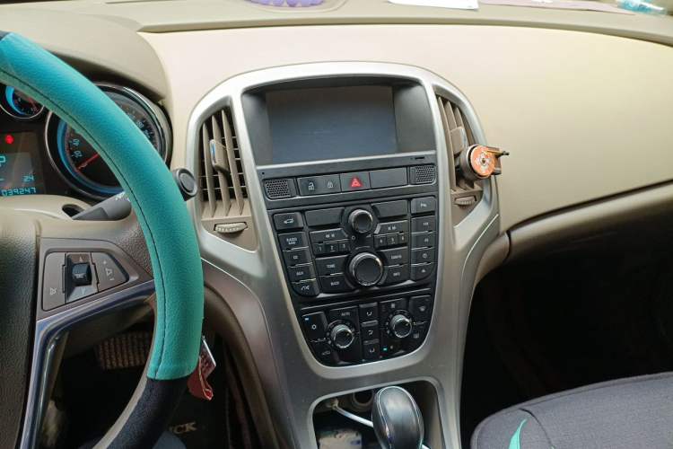 Used Buick GT 2013 GT 1.6L Automatic Fashion Edition Audio And AC Panel