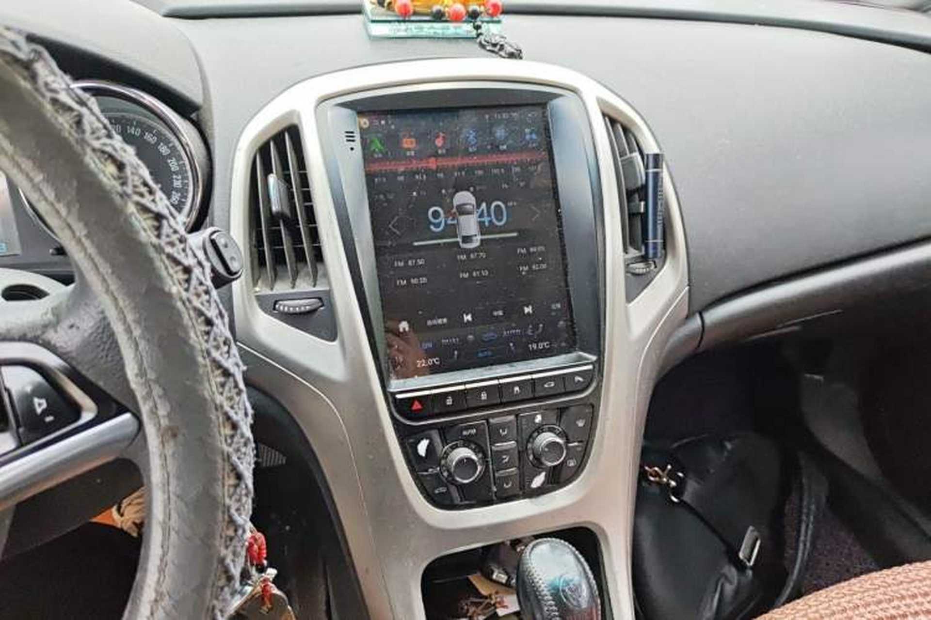 Used Buick GT 2013 XT 1.6L Automatic Fashion Edition Audio And AC Panel