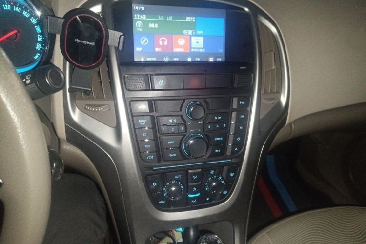 Used Buick GT 2013 GT 1.6L Automatic Fashion Edition Audio And AC Panel