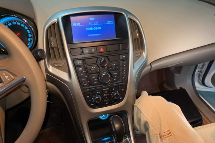 Used Buick GT 2013 GT 1.6L Automatic Fashion Edition Audio And AC Panel