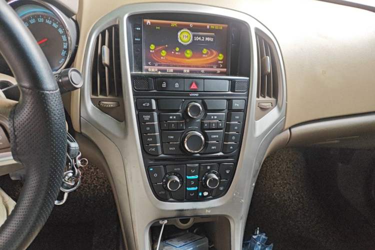 Used Buick GT 2013 GT 1.6L Manual Entry-Level Model Audio And AC Panel