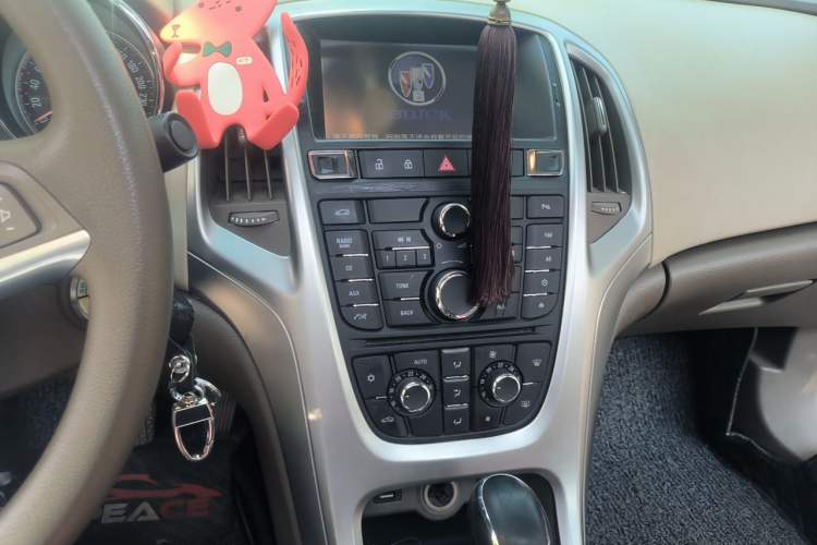 Used Buick GT 2013 GT 1.6L Automatic Fashion Edition Audio And AC Panel