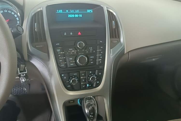 Used Buick GT 2013 GT 1.6L Automatic Fashion Edition Audio And AC Panel