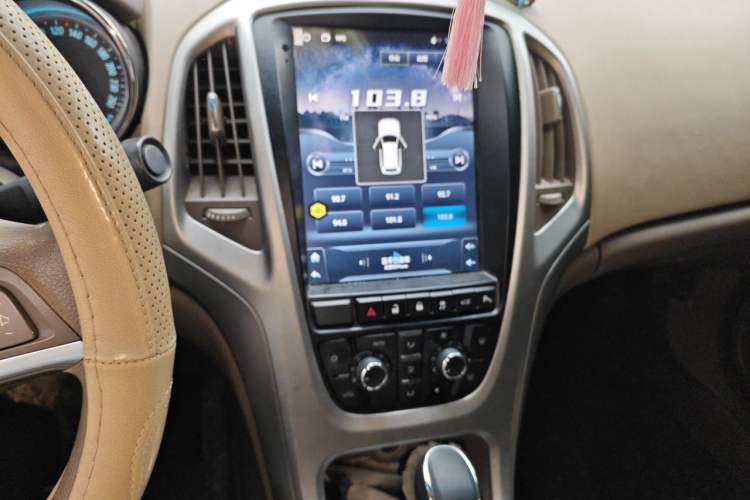 Used Buick GT 2013 GT 1.6L Automatic Fashion Edition Audio And AC Panel