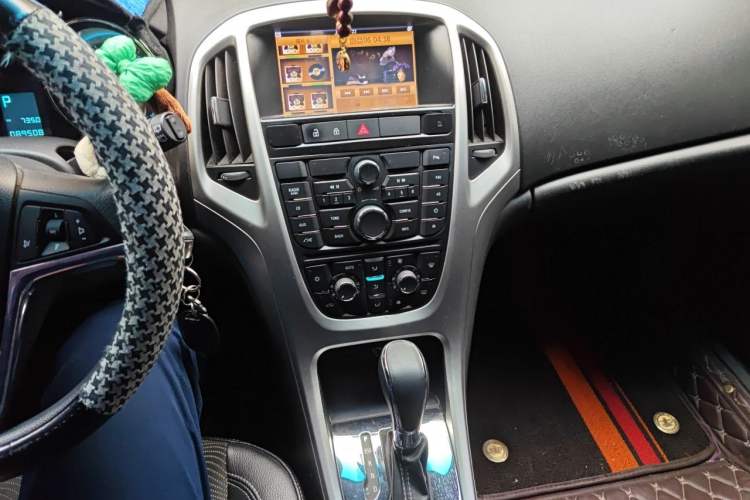 Used Buick GT 2013 XT 1.6L Automatic Fashion Edition Audio And AC Panel