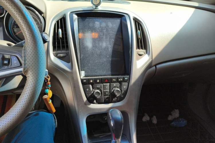Used Buick GT 2013 GT 1.6L Automatic Fashion Edition Audio And AC Panel