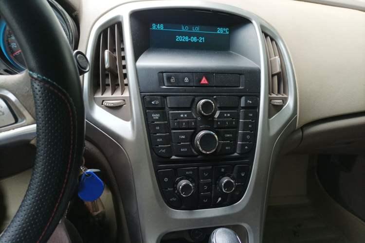 Used Buick GT 2013 GT 1.6L Automatic Fashion Edition Audio And AC Panel