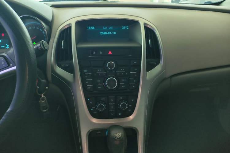 Used Buick GT 2013 XT 1.6L Automatic Fashion Edition Audio And AC Panel