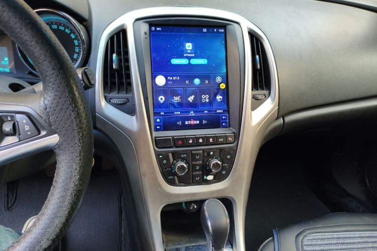 Used Buick GT 2013 XT 1.6T Automatic Fashion Sport Edition Audio And AC Panel