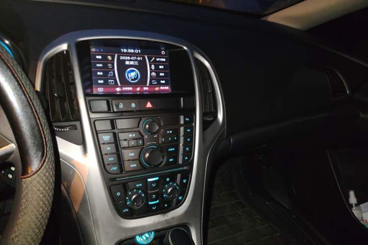 Used Buick GT 2013 XT 1.6L Automatic Fashion Edition Audio And AC Panel