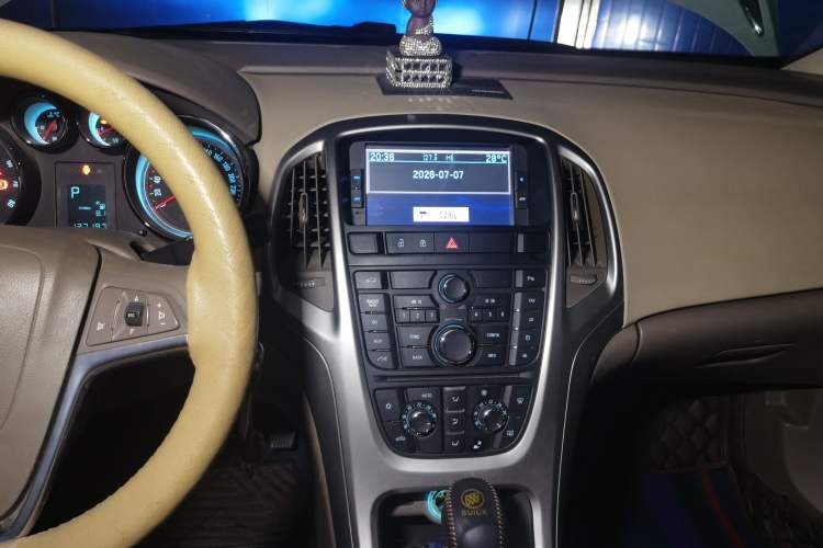 Used Buick GT 2013 GT 1.6L Automatic Fashion Edition Audio And AC Panel